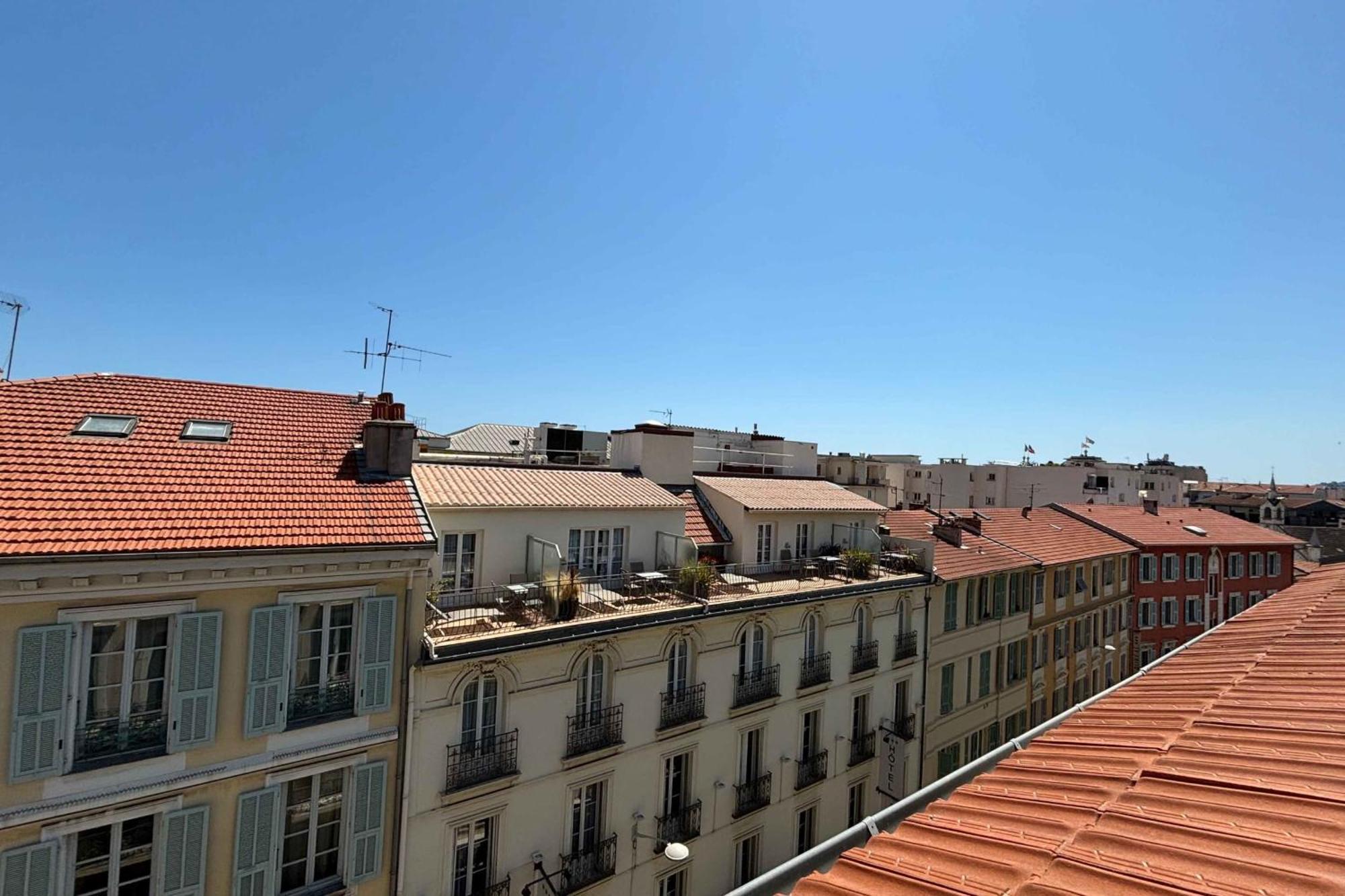 Bright Near The Of * Nizza